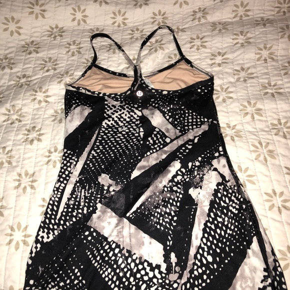 Lululemon power Y tank - Picture 3 of 6